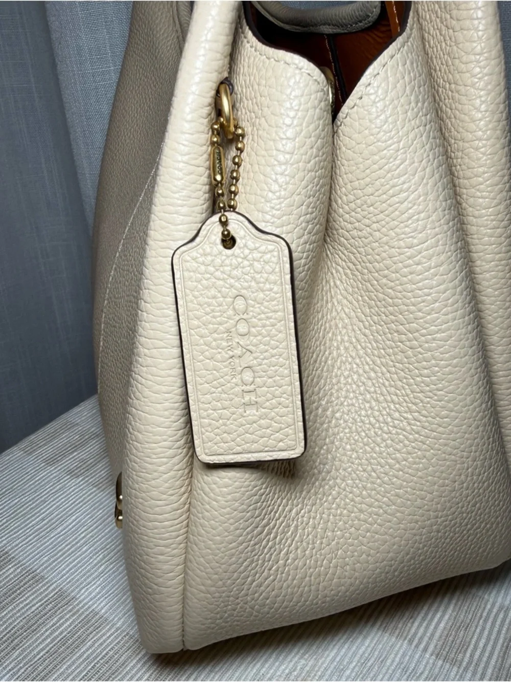 Coach Lana 23 in ivory pebbled leather - Picture 6 of 9
